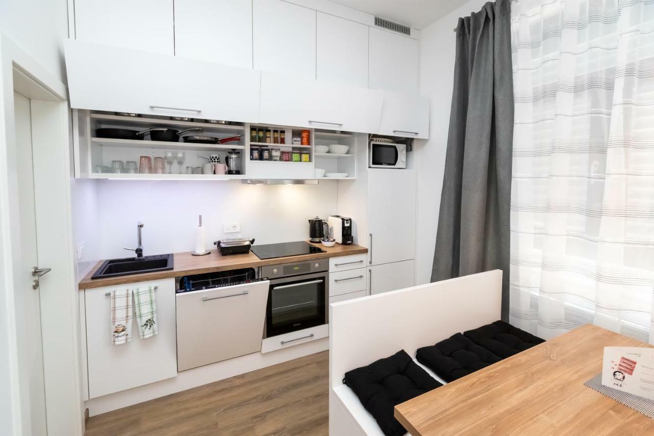 Apartma J.E.Z. ボーヒニ エクステリア 写真